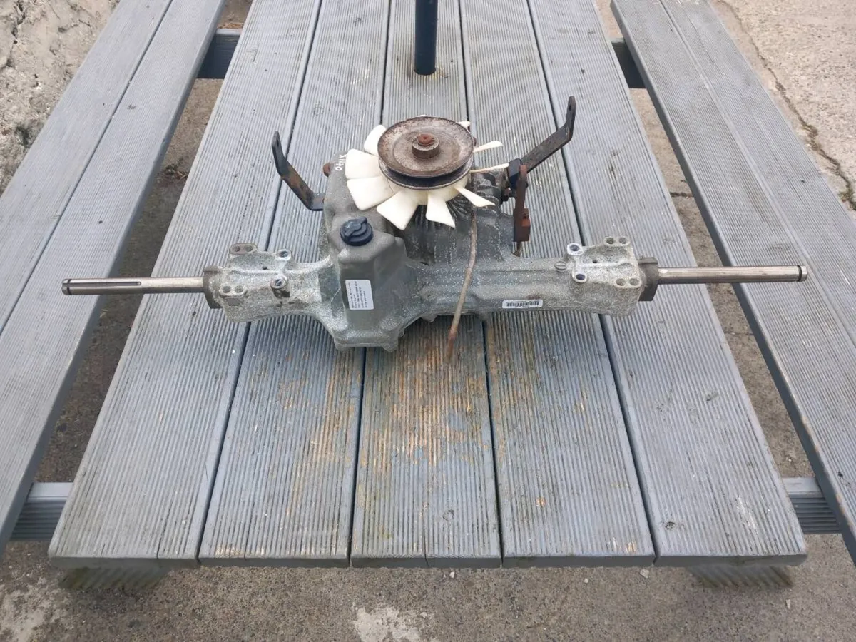 John deere X140 hydrostatic transmission - Image 3