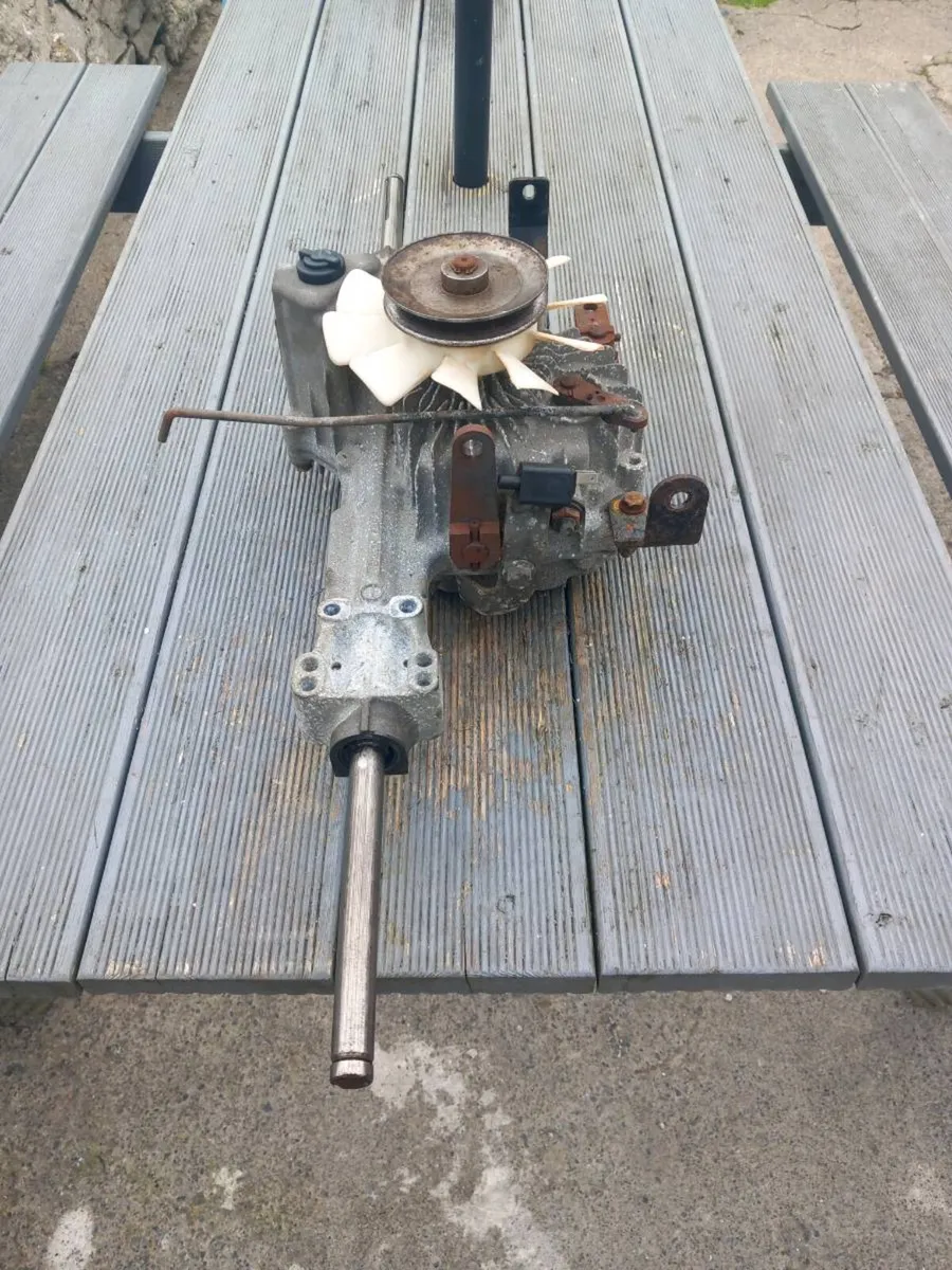 John deere X140 hydrostatic transmission - Image 4