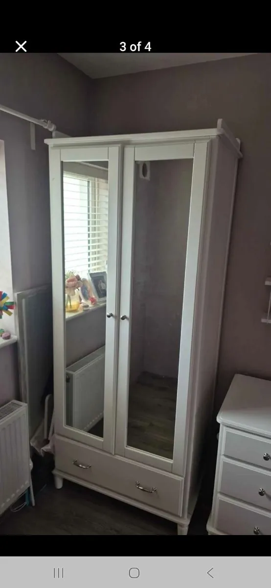 Wardrobe and chest of drawers - Image 1