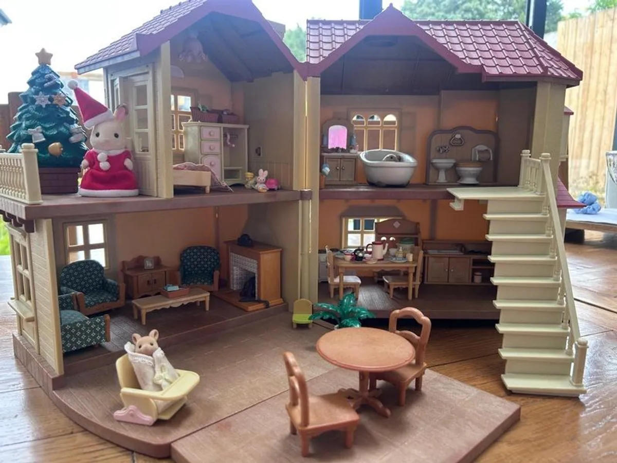 Sylvinian Family set and houses - Image 1
