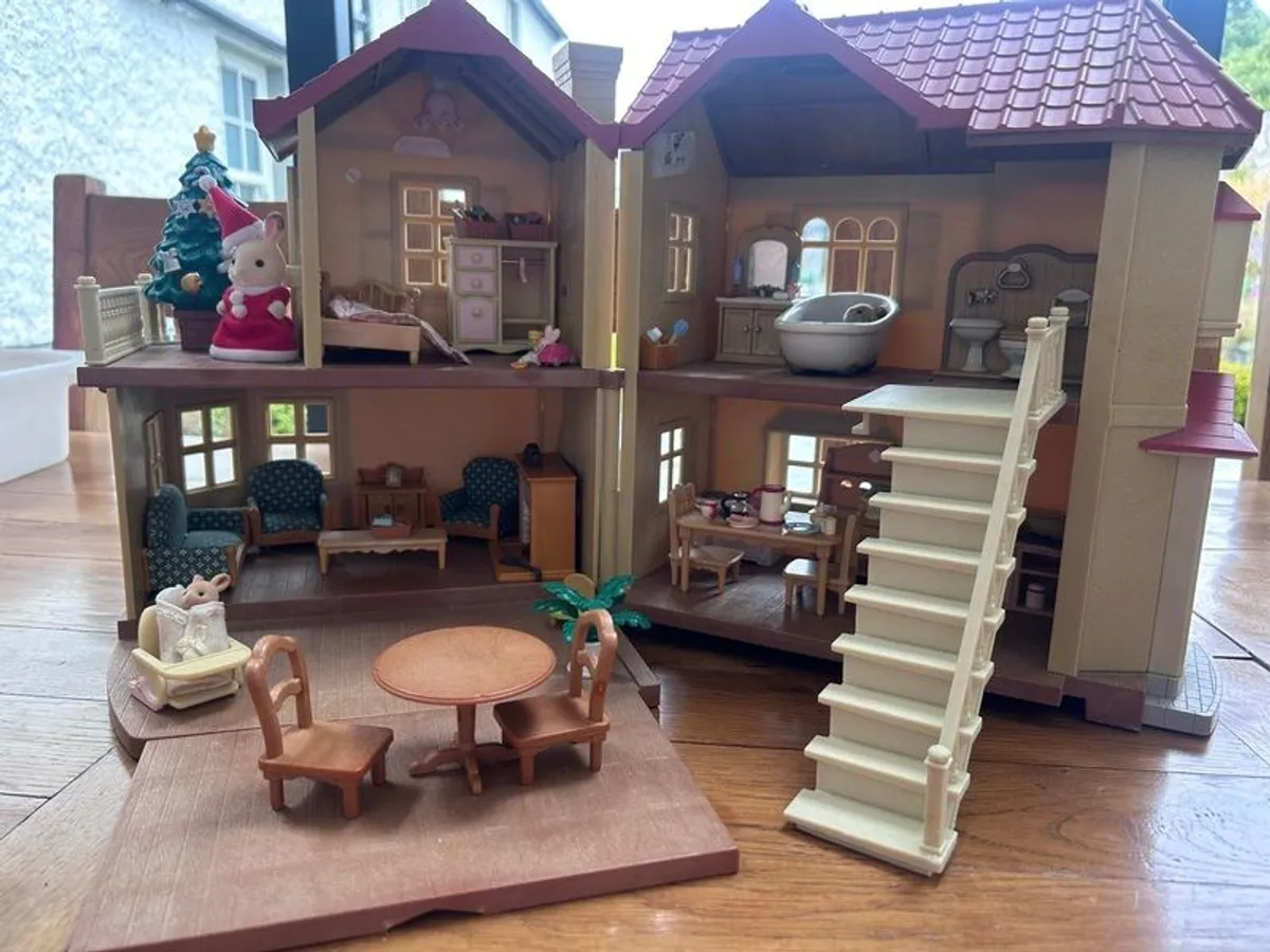 Sylvinian Family set and houses - Image 2