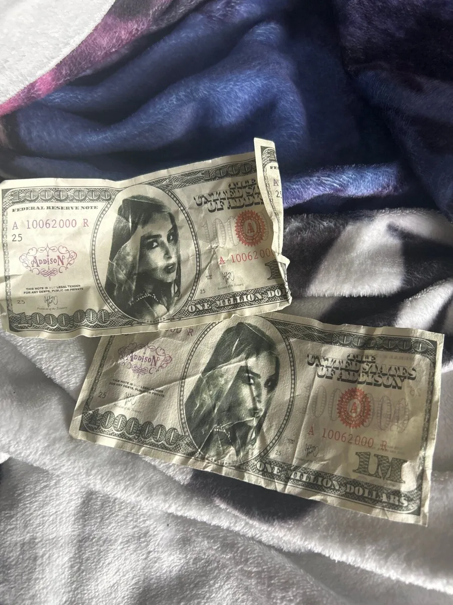 addison rae bucks confetti (official from tour)