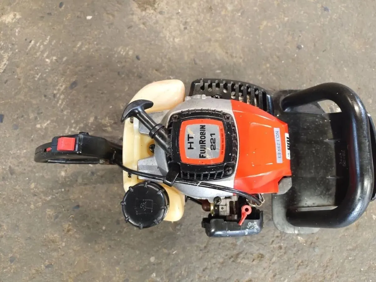 FUJI ROBIN HT221 PETROL HEDGECUTTER - FOR SALE - Image 4