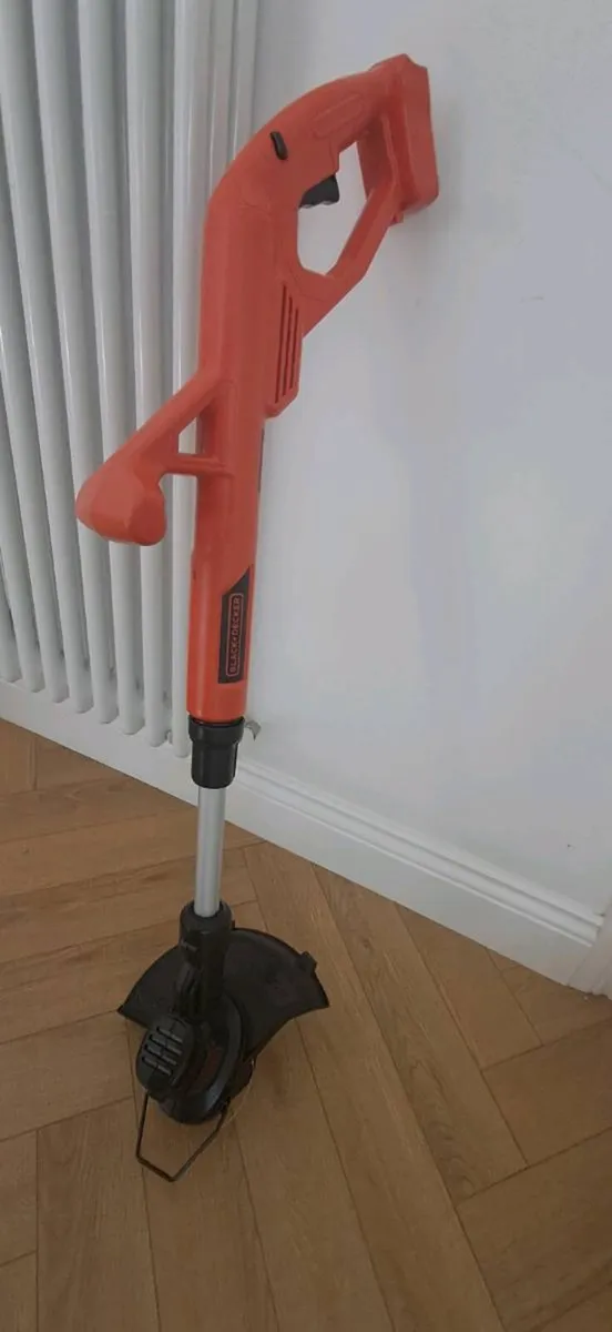 Black n Decker Power Connect Strimmer - Image 1
