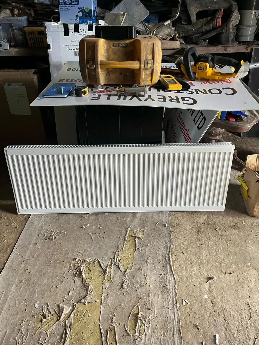 Radiator and towel rack - Image 1