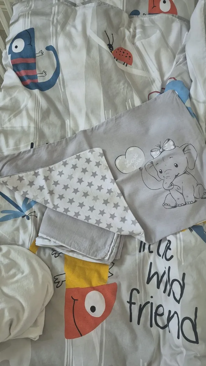 Cot bed with mattress and bedding - Image 1