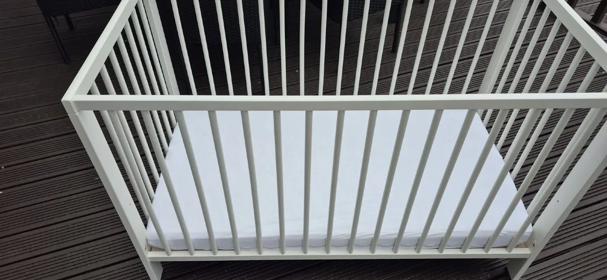 Cot bed with mattress and bedding - Image 2