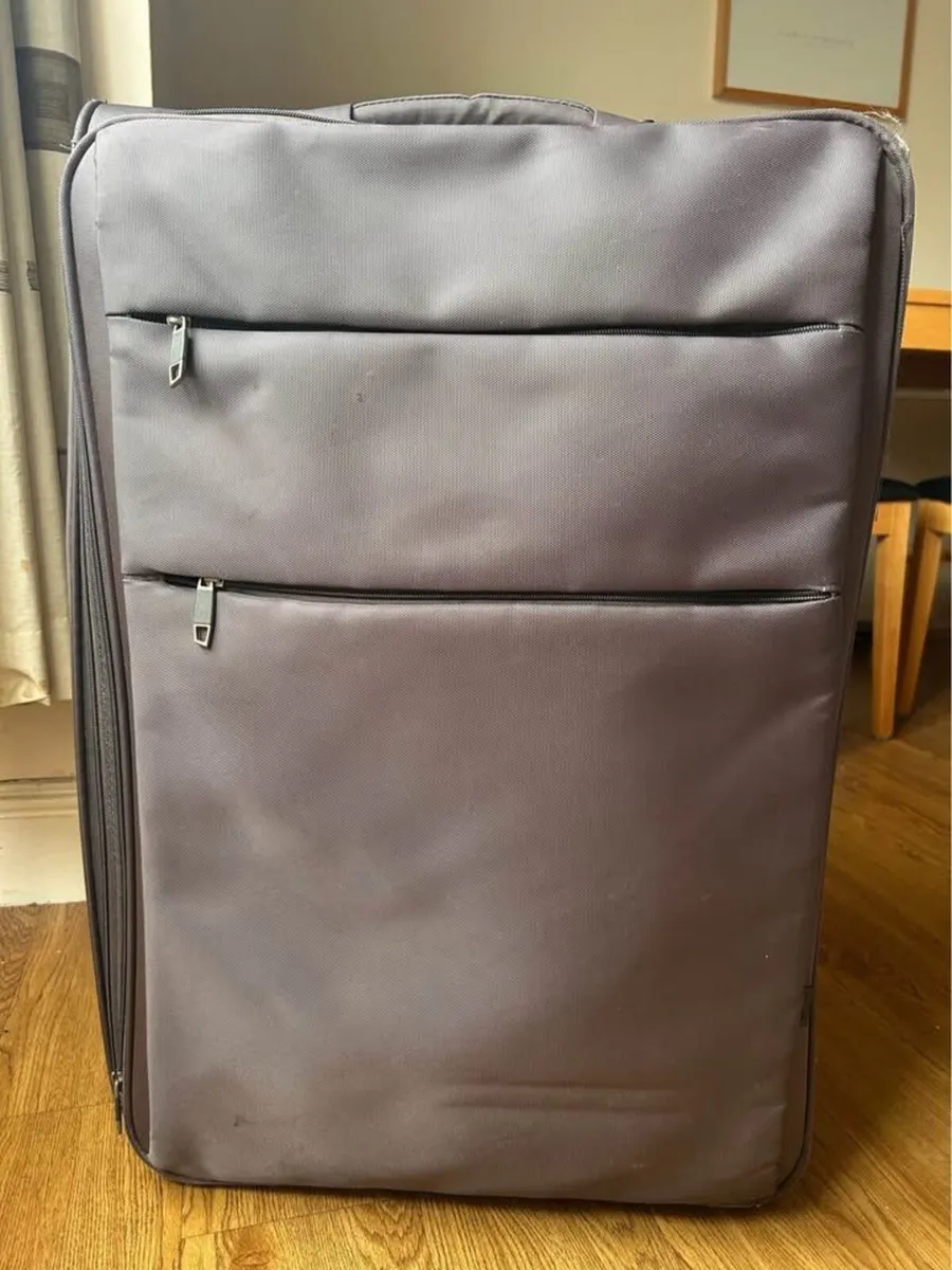Medium large suitcase - Image 1