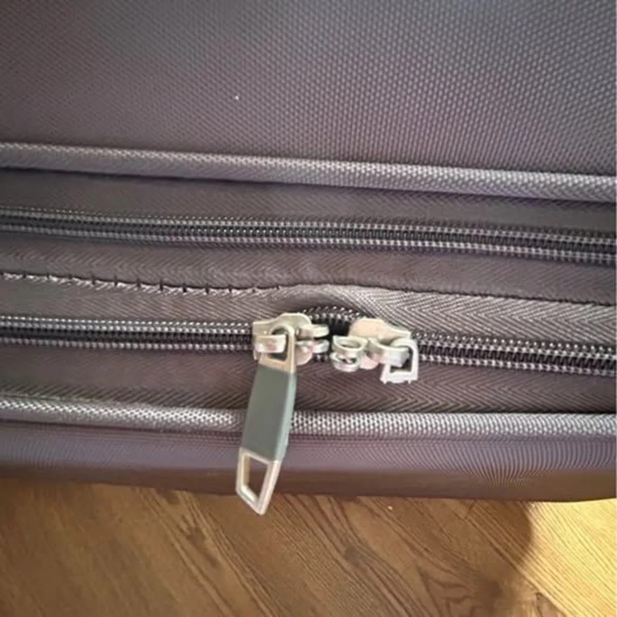 Medium large suitcase - Image 3