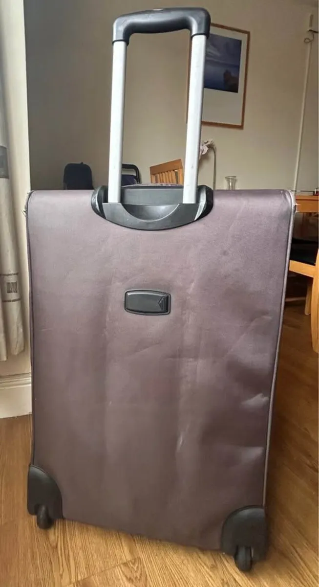 Medium large suitcase - Image 2
