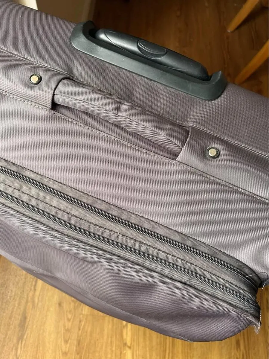 Medium large suitcase - Image 4