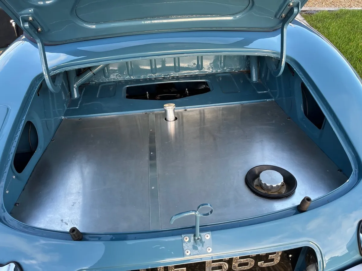 Jaguar E-Type 1963 - Image 2