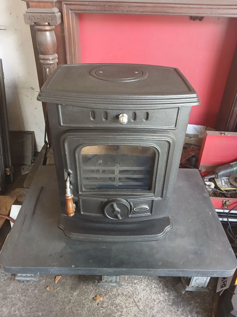 Henley Aran 6 kw solid fuel stove - Image 1