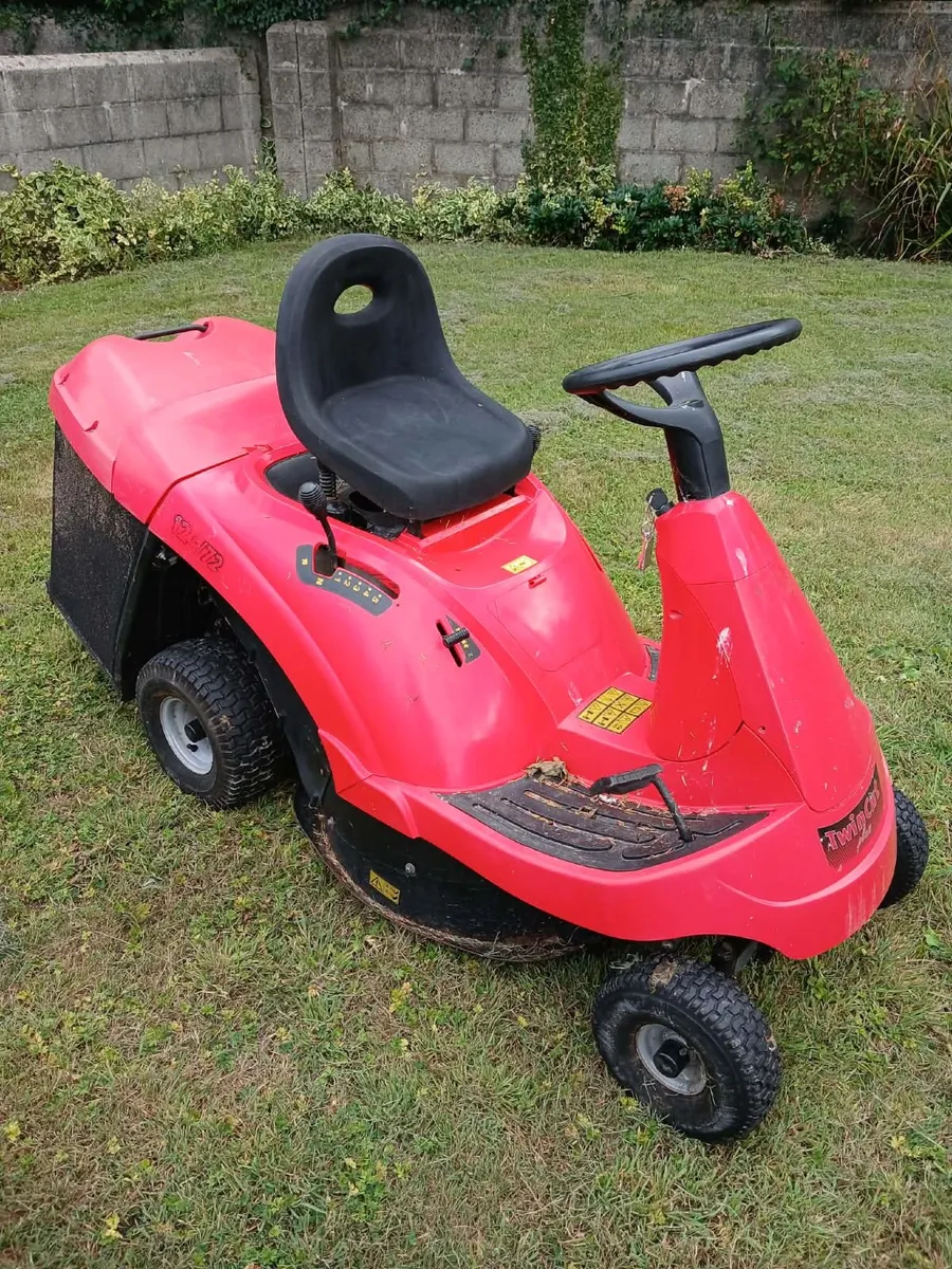 Ride on lawnmower - Image 2