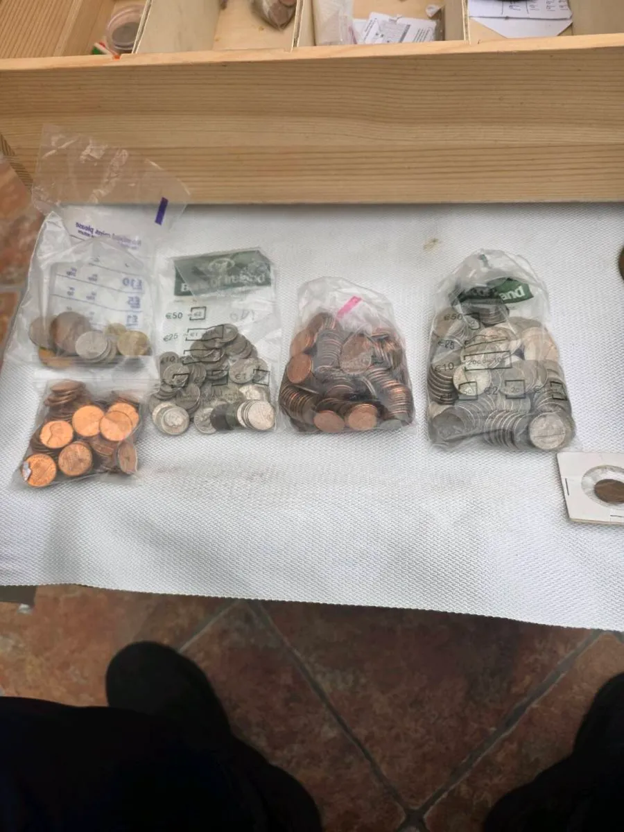 Coins coins - Image 1