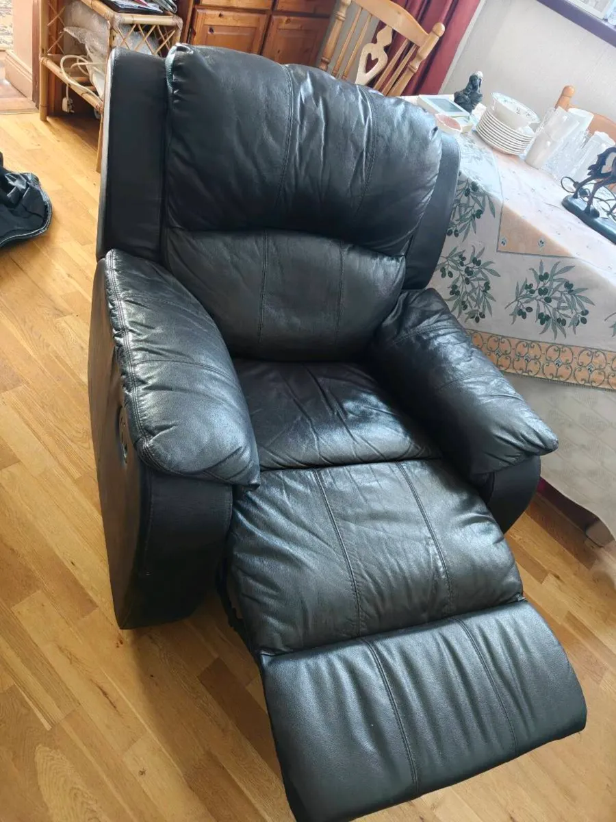Three seater couch with two reclining armchairs - Image 3
