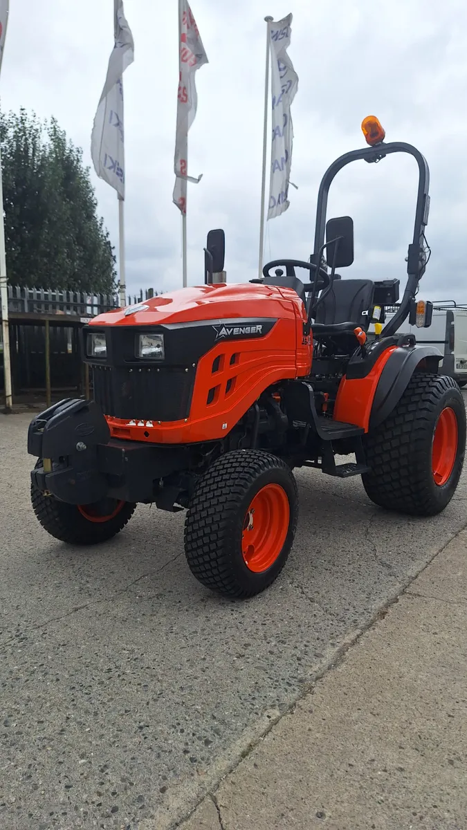 Avenger 26  compact tractor - Image 2