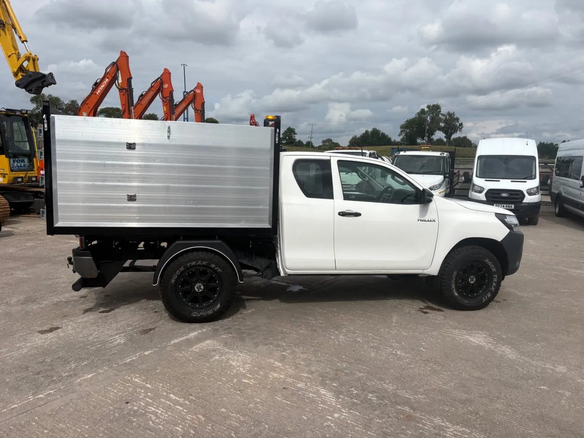 2019 Toyota Hilux ARB TIPPING BODY - Image 2
