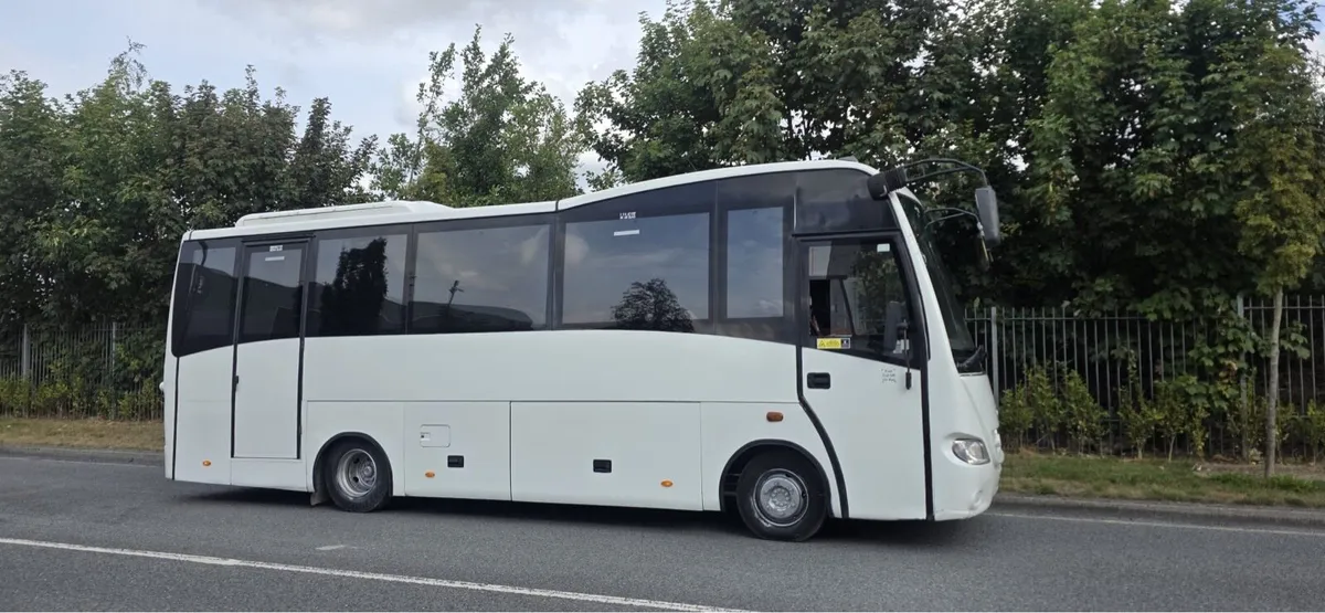 2008 Mercedes sit car 33 seater - Image 4