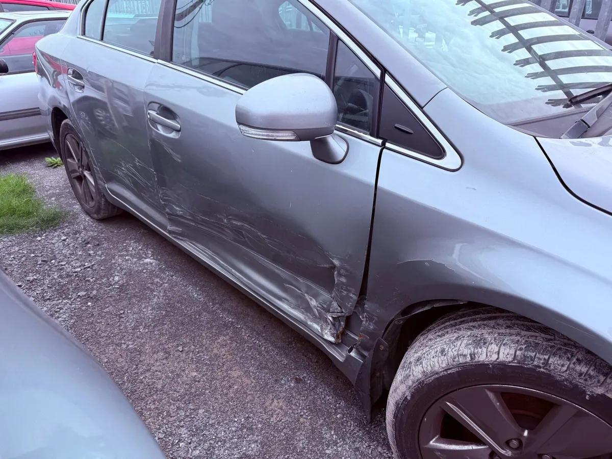 2015 Toyota Avensis 2.0d4d DAMAGE REPAIRABLE - Image 3