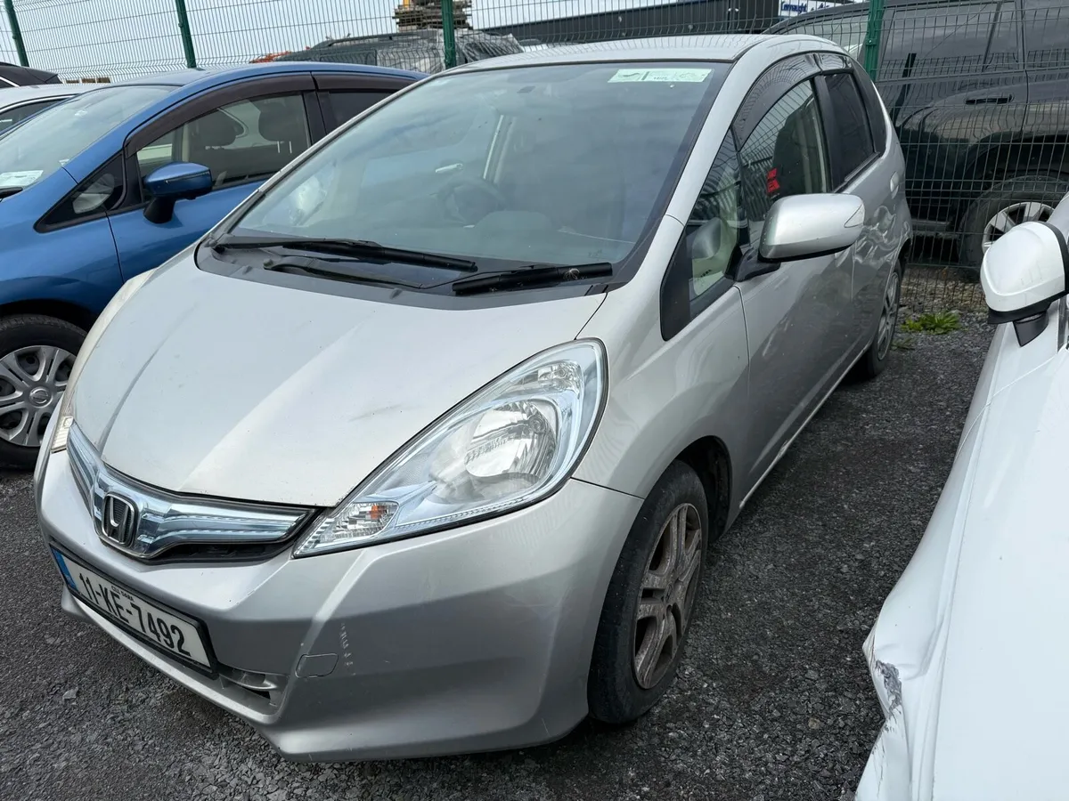 2011 Honda Fit 1.3p auto hybrid DAMAGE REPAIRABLE - Image 2