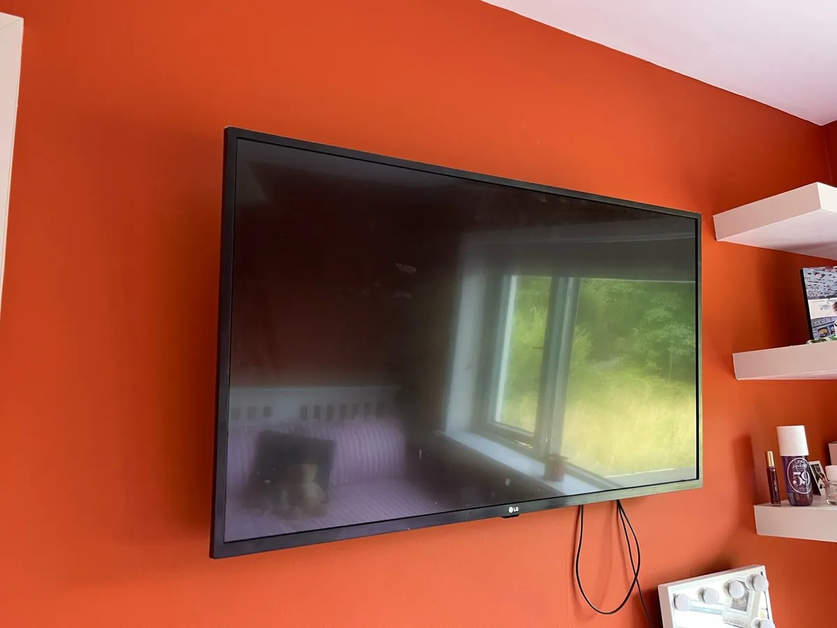 43” 4K LG Smart TV - Image 2