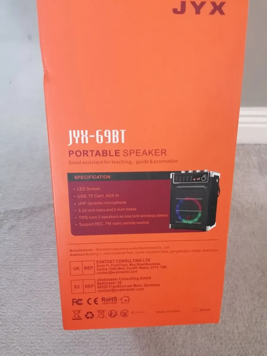 New Speaker / Karaoke with 2 microphones - Image 1