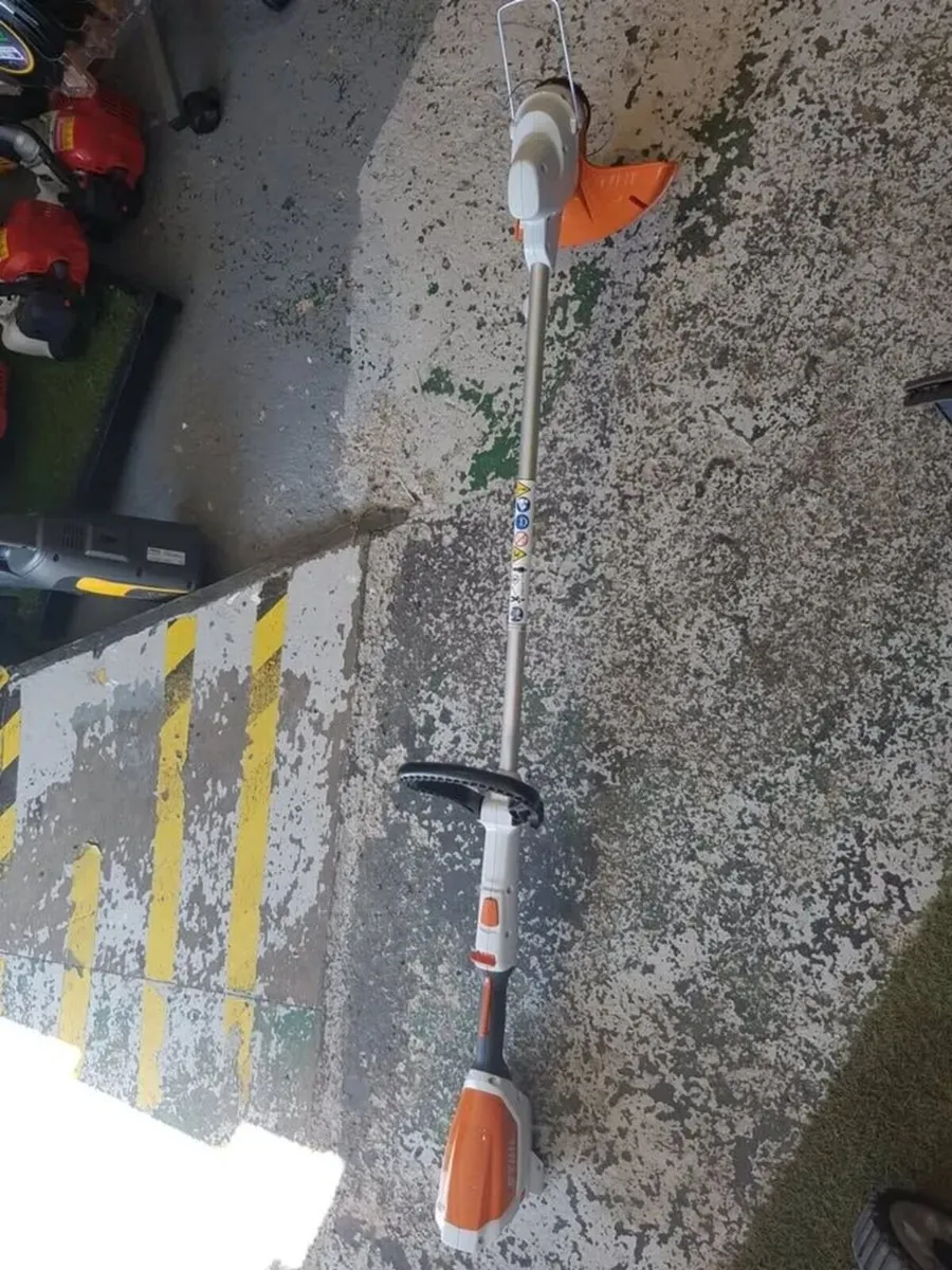 STIHL FSA 57 CORDLESS GRASS TRIMMER SET - Image 1