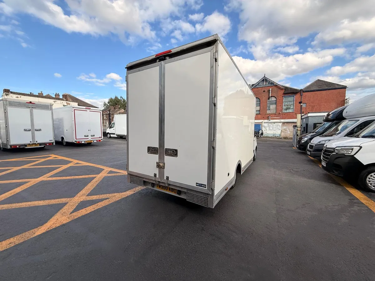 2021 Renault Master Luton Low Loader Van - Image 4