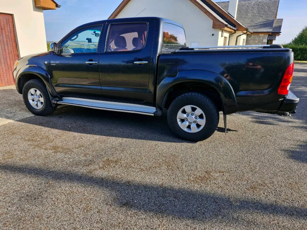 Toyota Hilux - Image 2