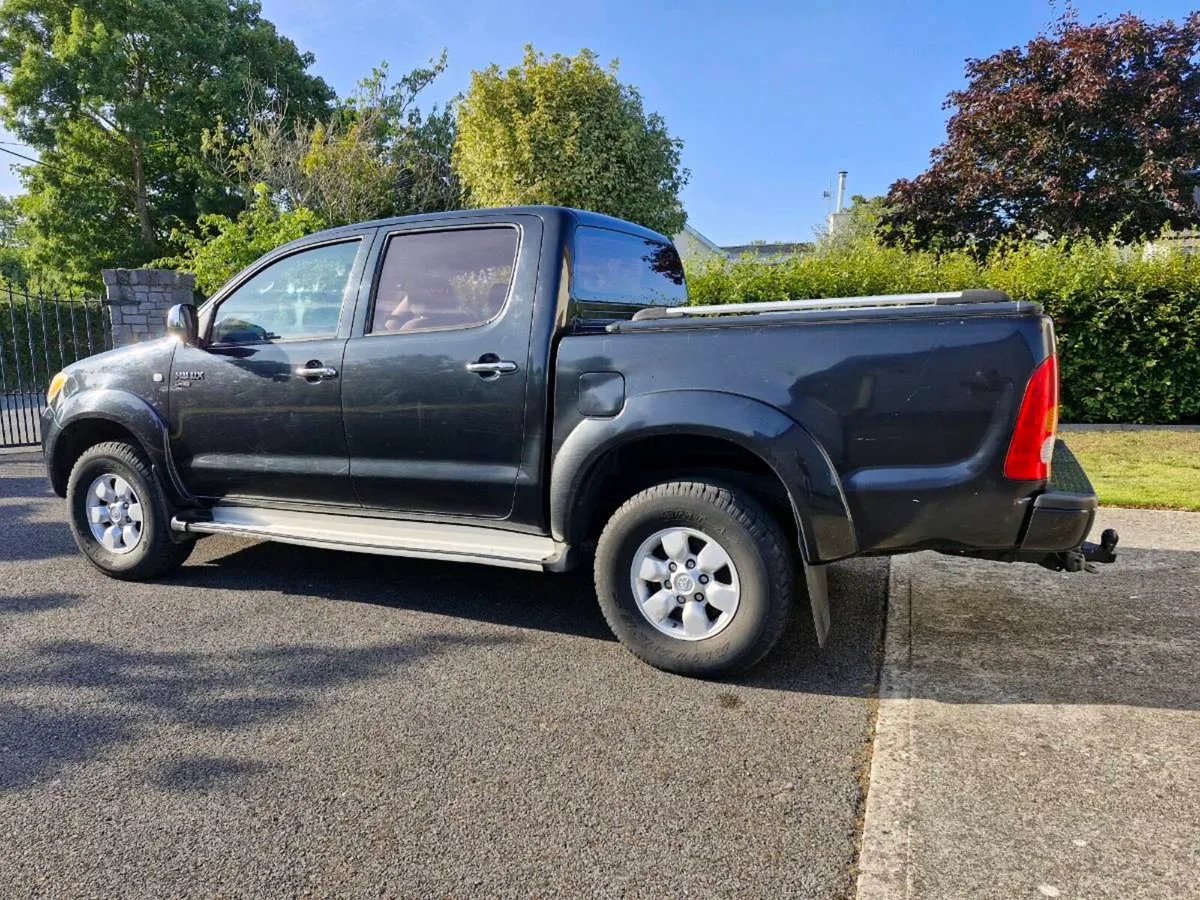 Toyota Hilux - Image 3
