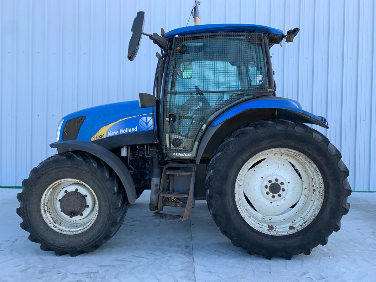 UNRESERVED 2010 NEW HOLLAND T6020 4WD TRACTOR - Image 2