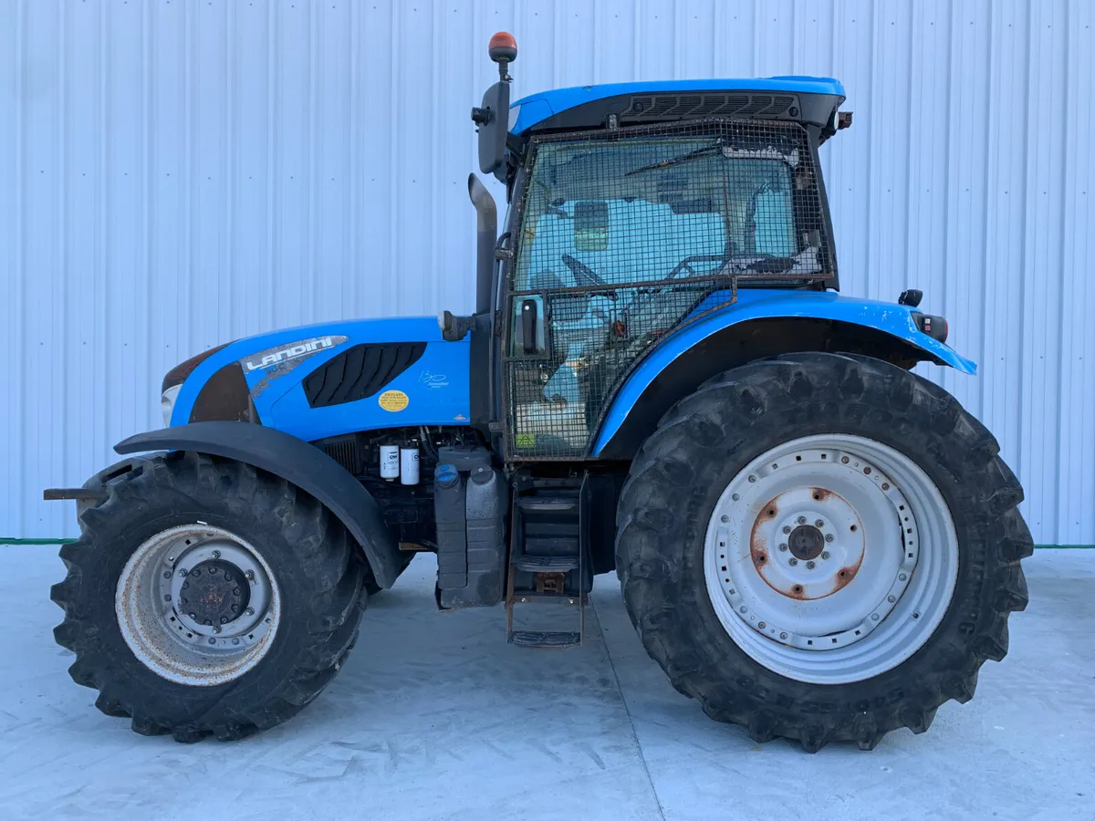 UNRESERVED 2016 LANDINI 6-130C 4WD TRACTOR - Image 2