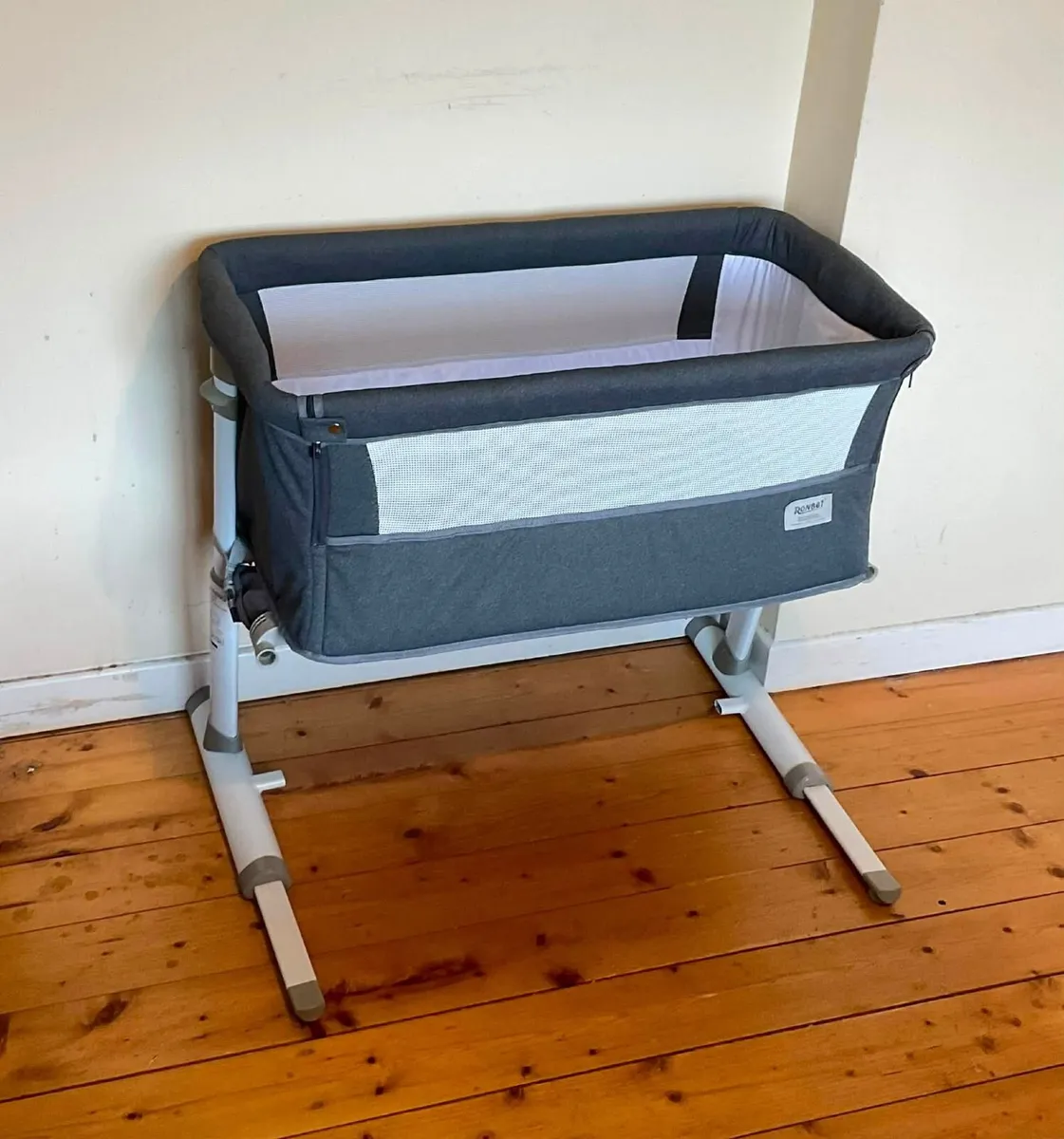 Ronbei Next To Me / Bedside Crib - Great Condition - Image 2