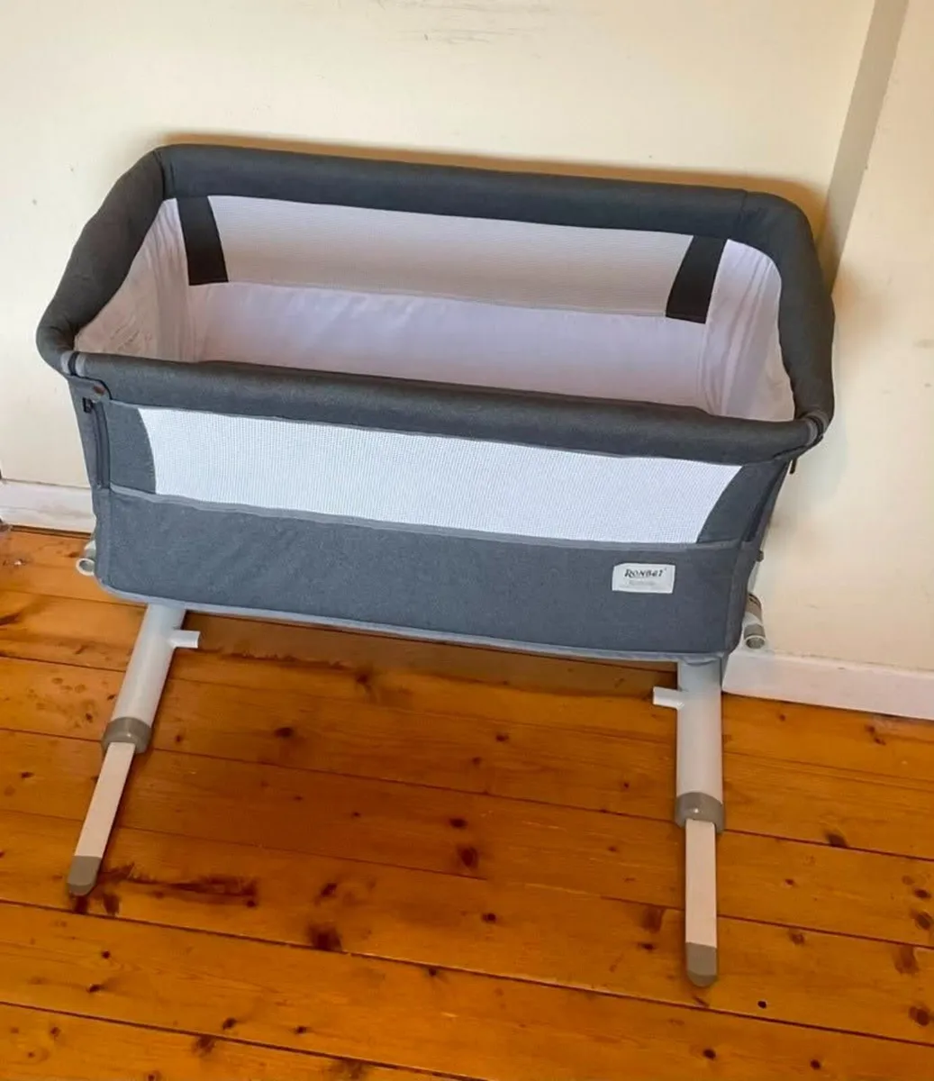 Ronbei Next To Me / Bedside Crib - Great Condition - Image 3
