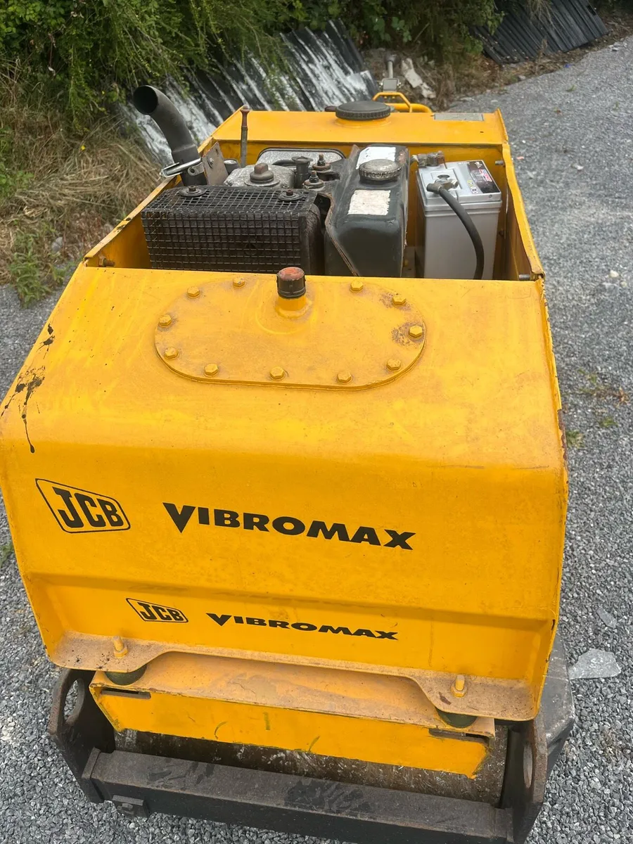 JCB Viberomax hand roller - Image 4