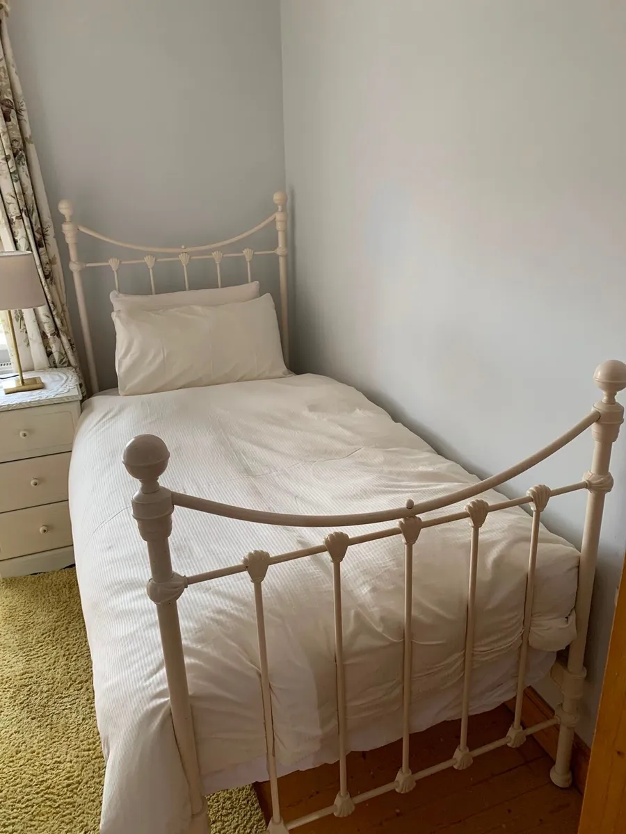 Laura Ashley Cast Iron Single Bed – €150