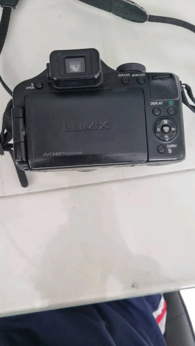 Panasonic lumix camera FZ 150 - Image 3