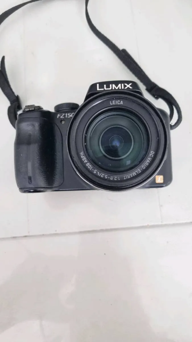 Panasonic lumix camera FZ 150 - Image 1