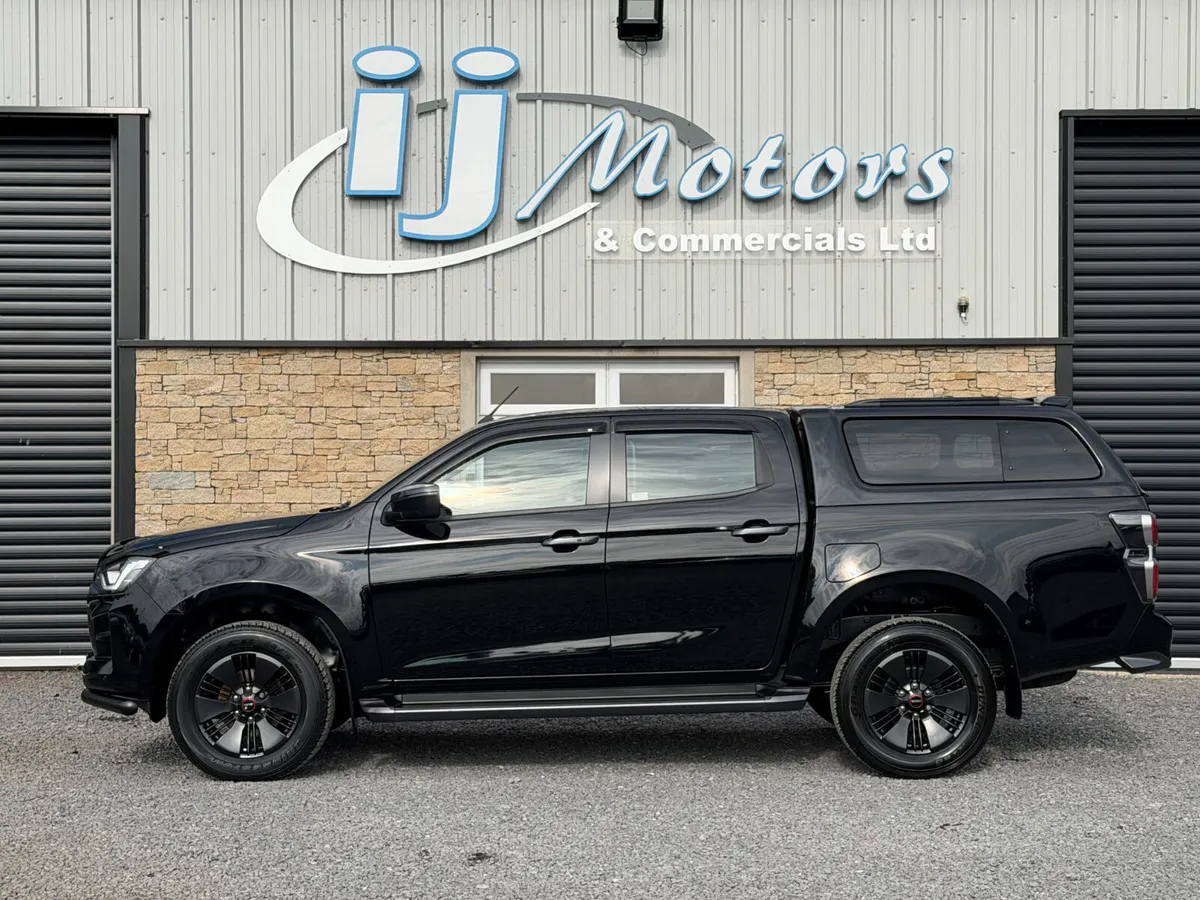 23 ISUZU LD-MAX 1.9 V-CROSS 4X4 CREWCAB - Image 4