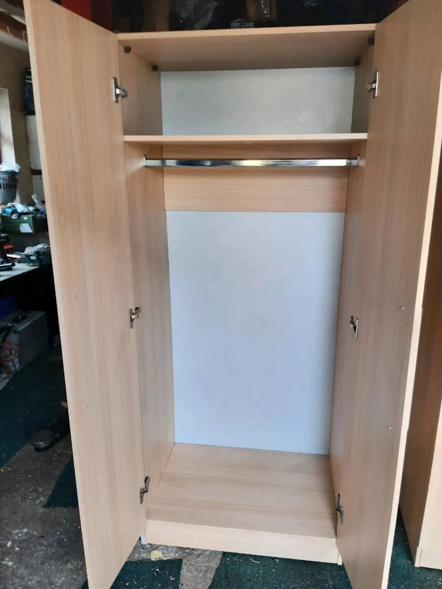 2xDouble 2xSingle Wardrobes & Chest of Drawers - Image 2