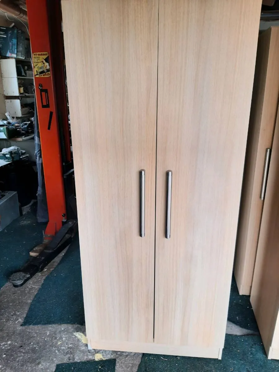 2xDouble 2xSingle Wardrobes & Chest of Drawers - Image 3