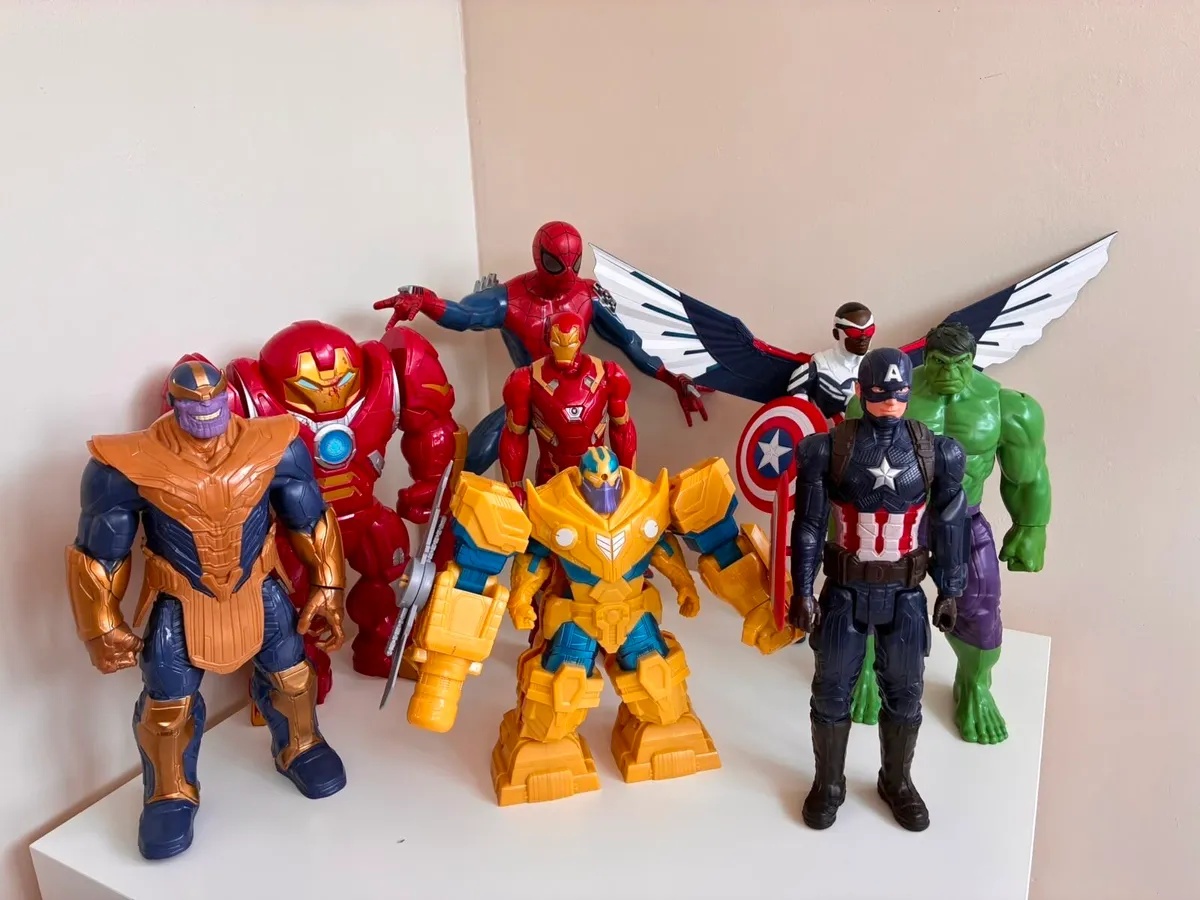 Batch of marvel toy characters - Image 1