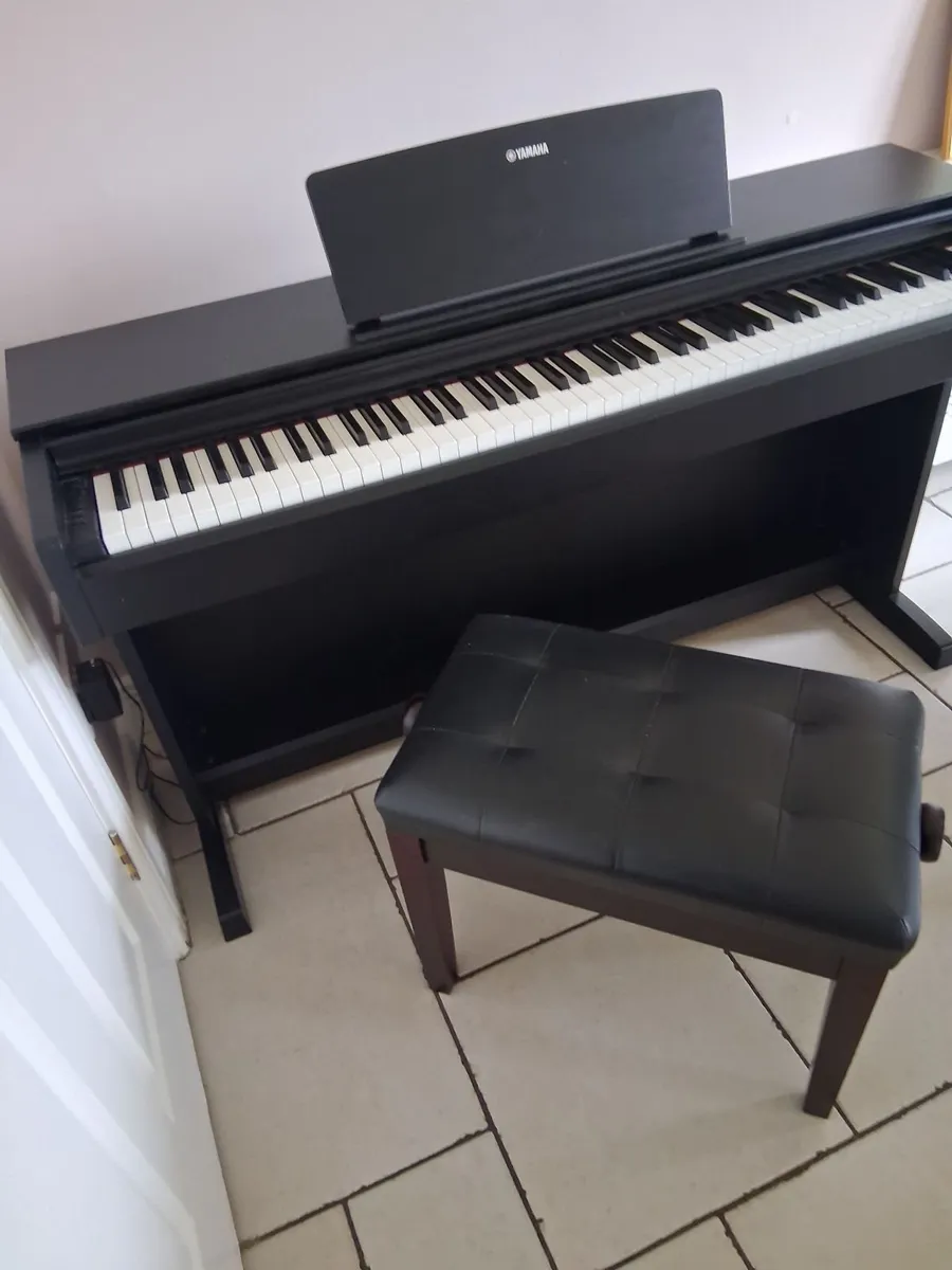 Piano and stool - Image 1