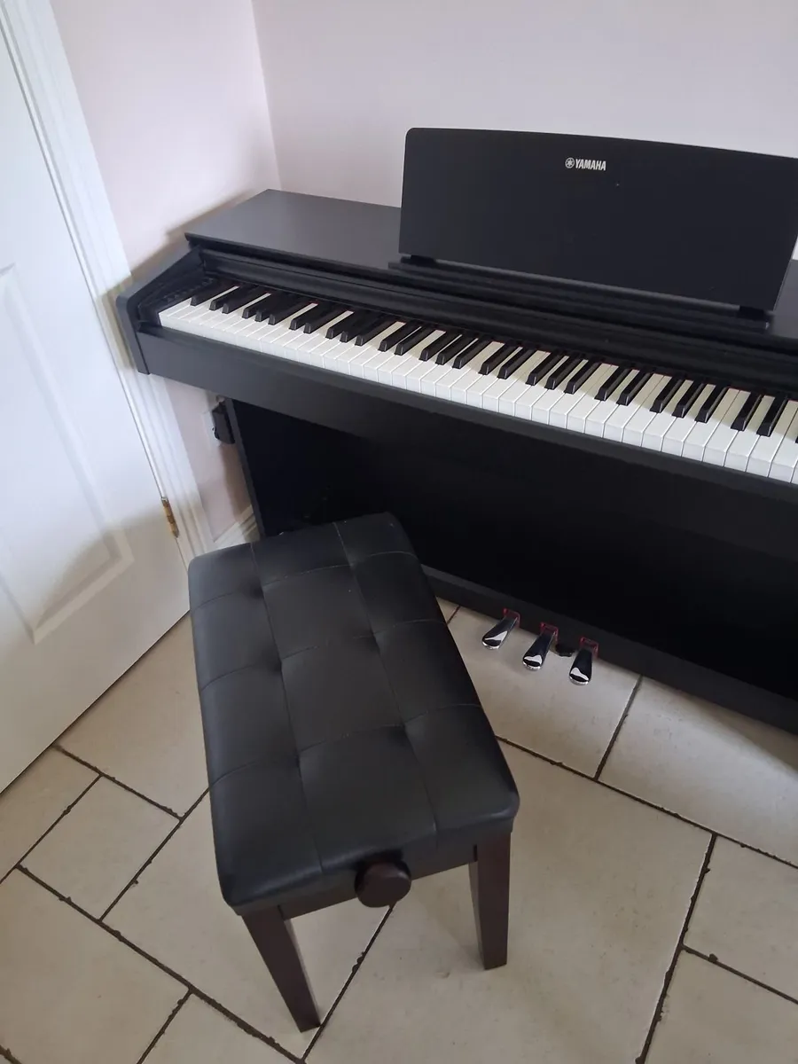 Piano and stool - Image 2