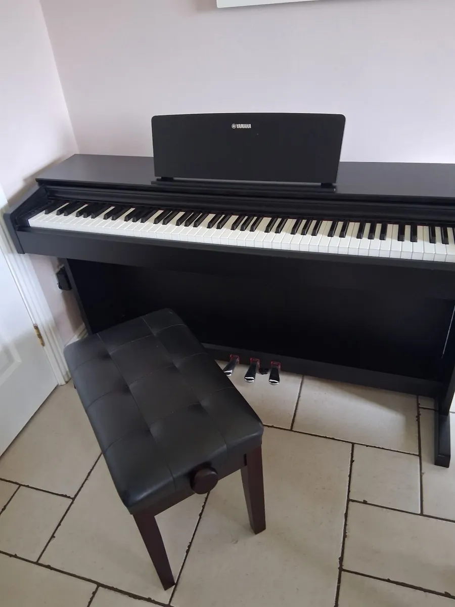 Piano and stool - Image 3