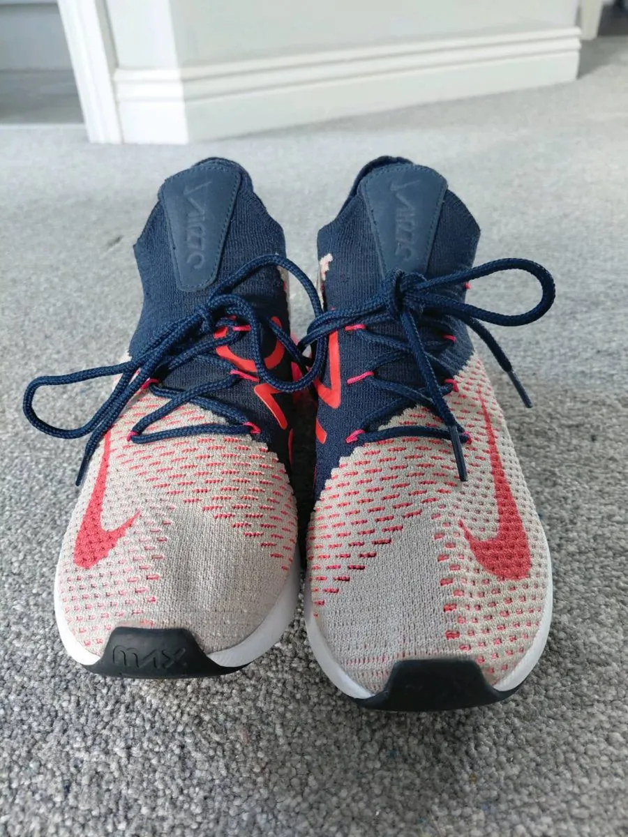 Womens Nike Air 270 trainers - Image 2