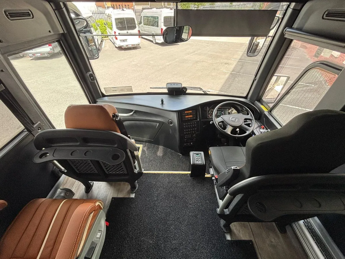 Grand Toro II VIP (21 Seats + Guide + Driver) - Image 3
