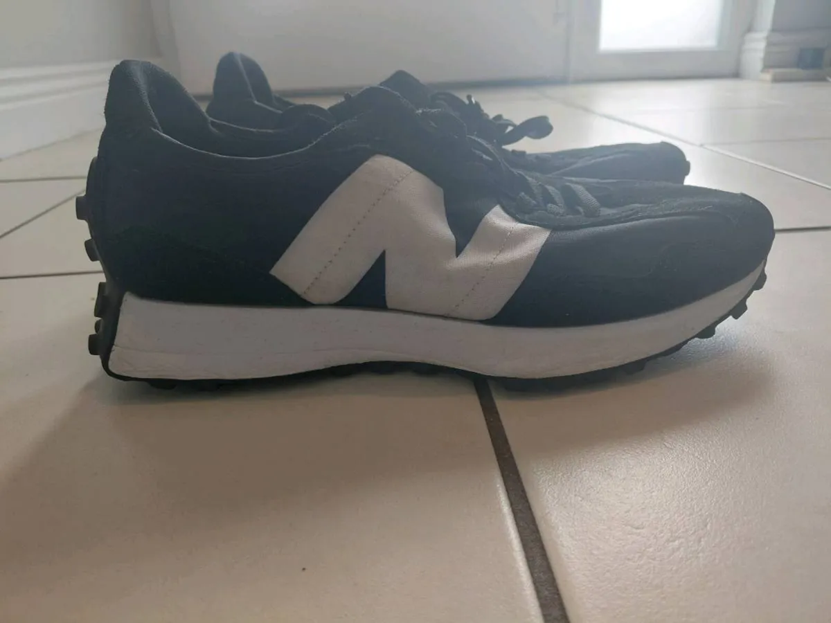 Mens New Blanace 327 trainers - Image 1