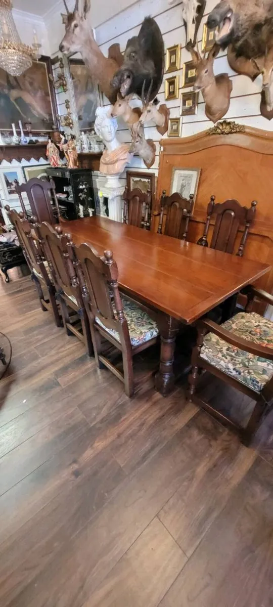 Oak dining table and 8 chairs - Image 1